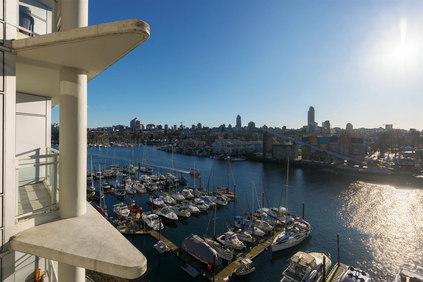 Rising along the seawall in Yaletown's Beach District, Silver - photo 22
