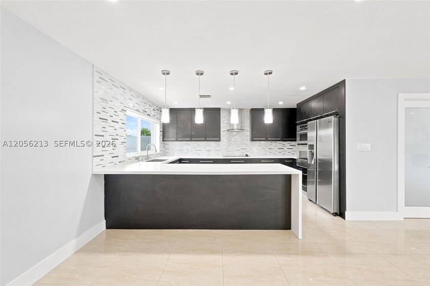 Modern vibes, smart upgrades! Tastefully updated 3-bedroom - photo 22