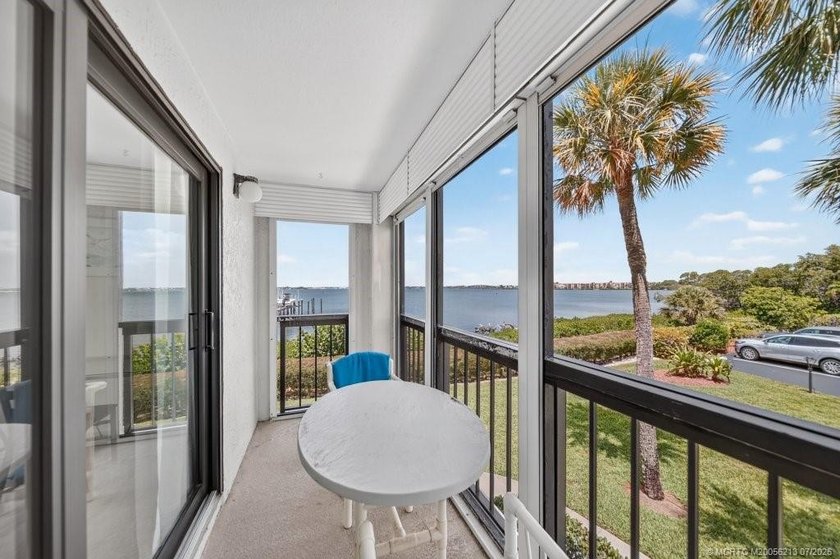 Welcome to your dream waterfront retreat! This beautifully - photo 23