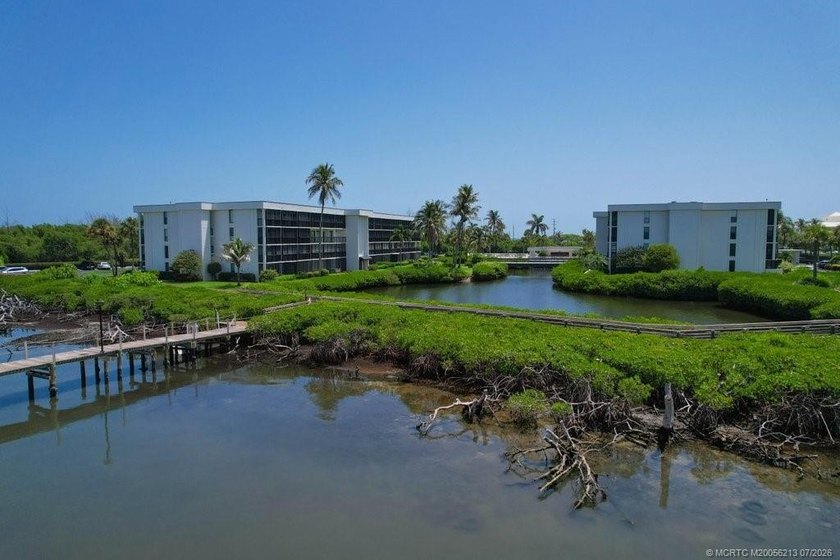 Welcome to your dream waterfront retreat! This beautifully - photo 28