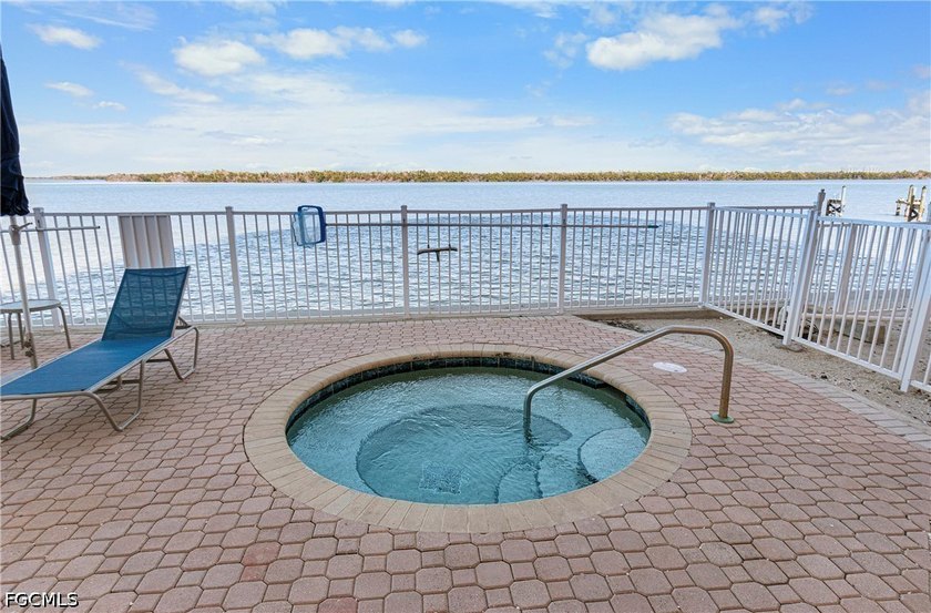 Welcome to your own waterfront vacation suite at Lovers Key - photo 32