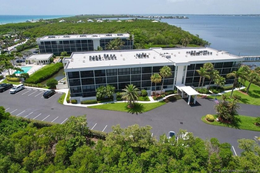 Welcome to your dream waterfront retreat! This beautifully - photo 36