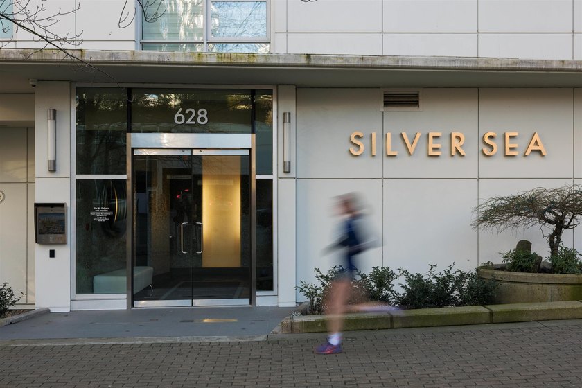 Rising along the seawall in Yaletown's Beach District, Silver - photo 38