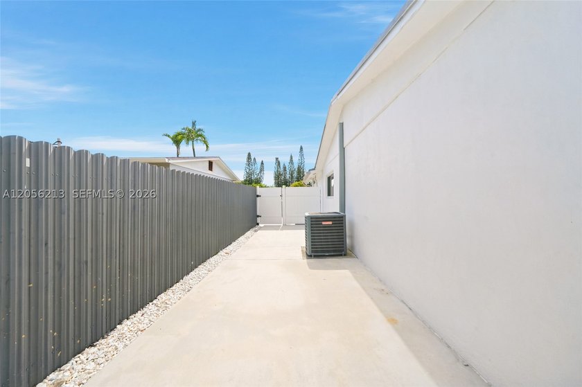Modern vibes, smart upgrades! Tastefully updated 3-bedroom - photo 48