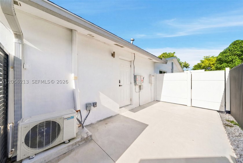 Modern vibes, smart upgrades! Tastefully updated 3-bedroom - photo 49