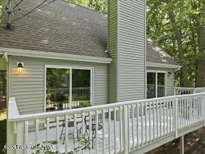 Beautifully maintained, thoughtfully updated, and truly move-in - photo 4