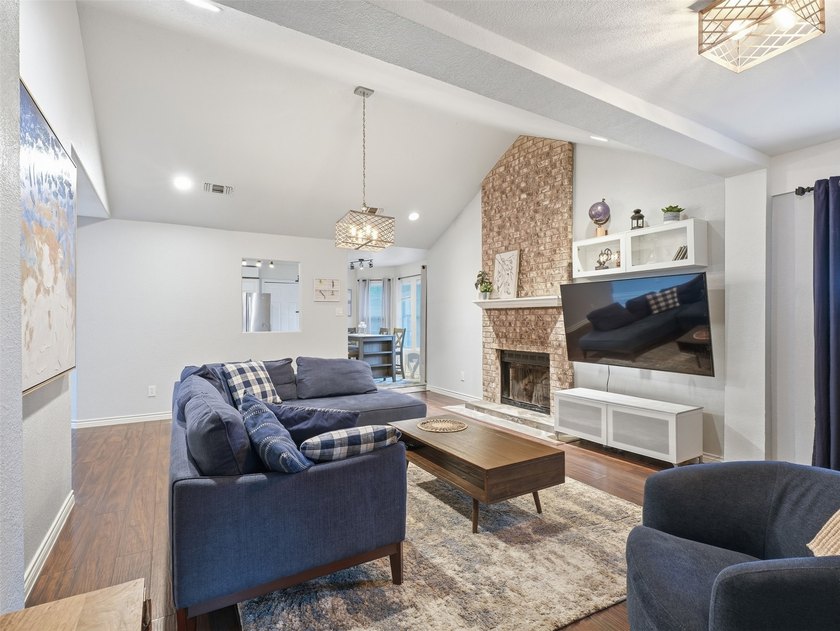 Stunning, move-in-ready 3-bedroom, 2-bath home in Lake Worth - photo 6