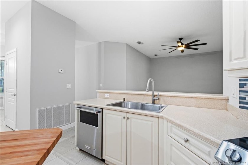 Perfectly positioned on a fenced corner lot in desirable Bedford - photo 12