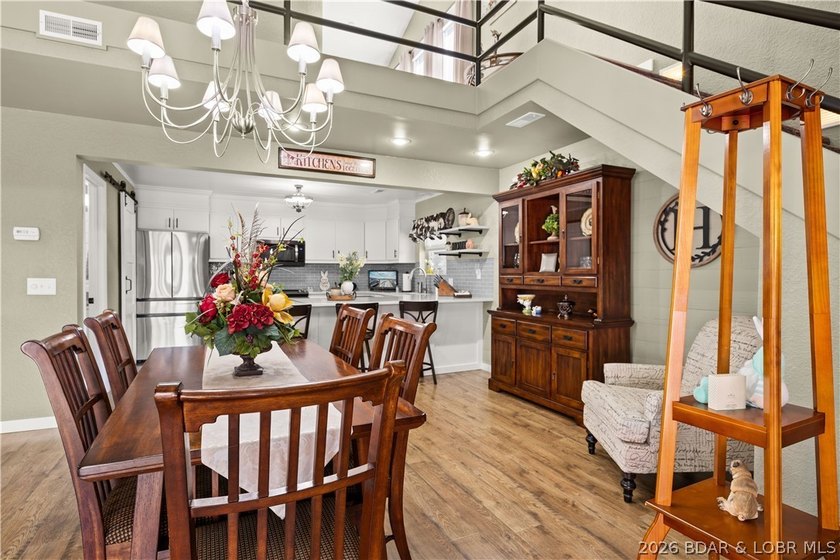 Discover this immaculate 2nd-tier ranch in Linn Creek, boasting - photo 13