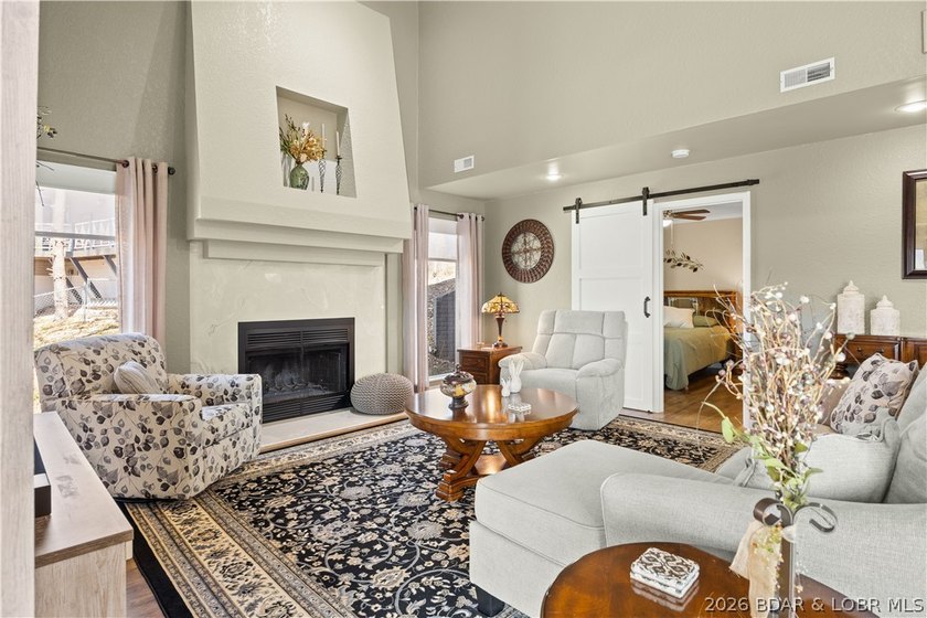 Discover this immaculate 2nd-tier ranch in Linn Creek, boasting - photo 21