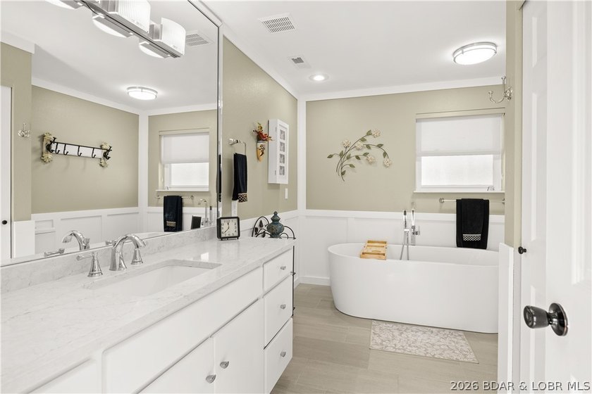 Discover this immaculate 2nd-tier ranch in Linn Creek, boasting - photo 29