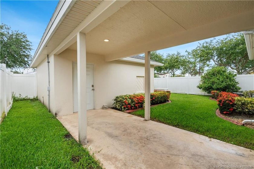 Perfectly positioned on a fenced corner lot in desirable Bedford - photo 30