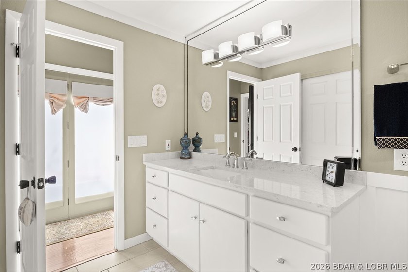 Discover this immaculate 2nd-tier ranch in Linn Creek, boasting - photo 31