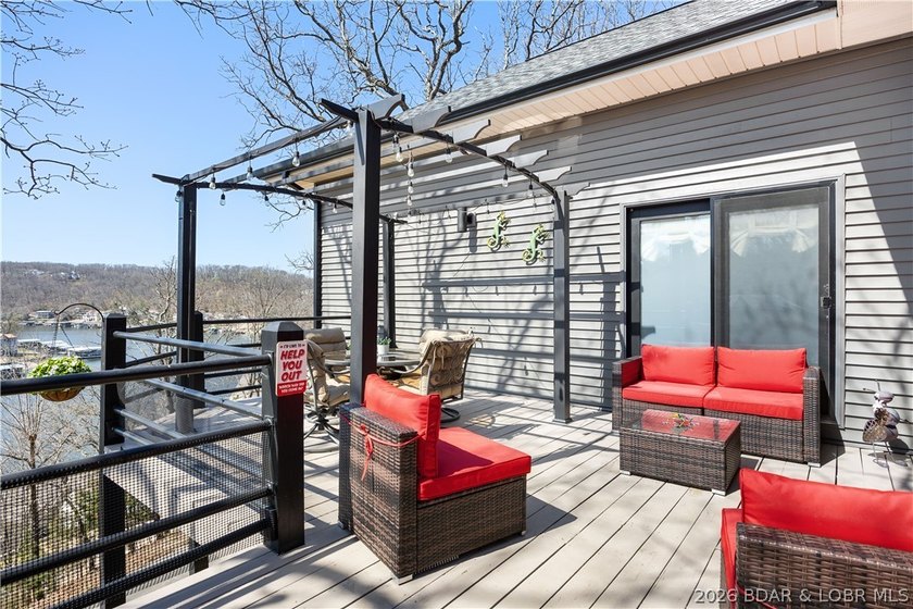 Discover this immaculate 2nd-tier ranch in Linn Creek, boasting - photo 33