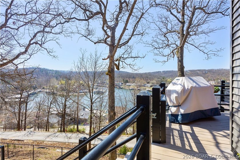 Discover this immaculate 2nd-tier ranch in Linn Creek, boasting - photo 35