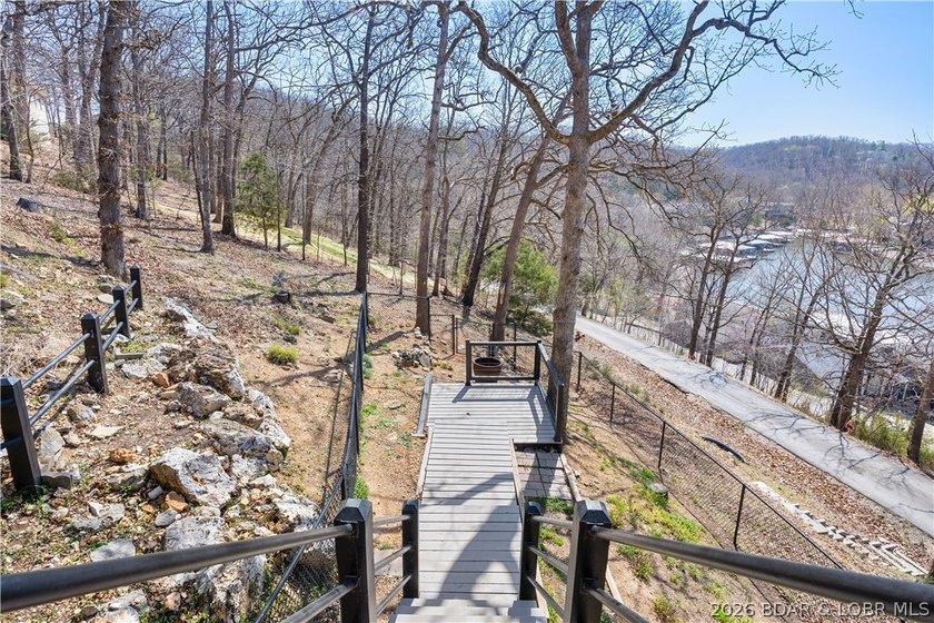 Discover this immaculate 2nd-tier ranch in Linn Creek, boasting - photo 36