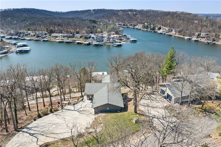 Discover this immaculate 2nd-tier ranch in Linn Creek, boasting - photo 40