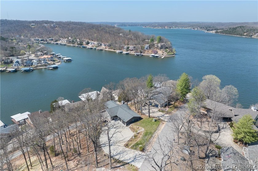 Discover this immaculate 2nd-tier ranch in Linn Creek, boasting - photo 41