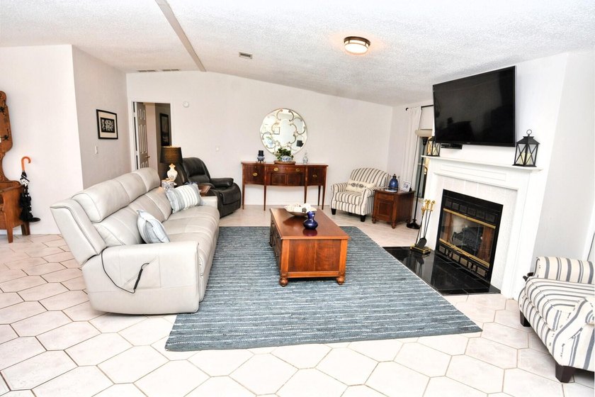 LAND OWNED! Spectacular 3-bedroom, 2-bath home with sweeping - photo 8