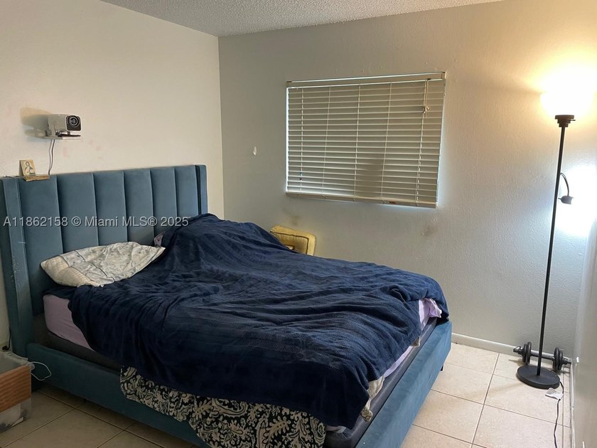 Very nice 2 beds one baths apartment, excellent for living or - photo 5