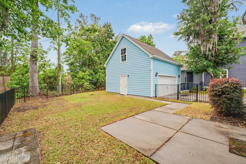 Welcome to this inviting 3-bedroom, 2.5-bath home nestled in the - photo 44