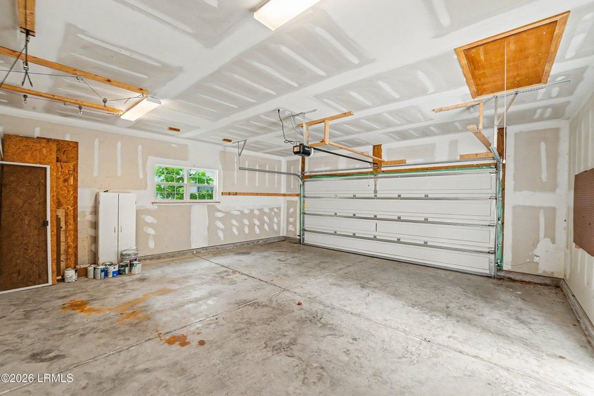 Welcome to this inviting 3-bedroom, 2.5-bath home nestled in the - photo 46