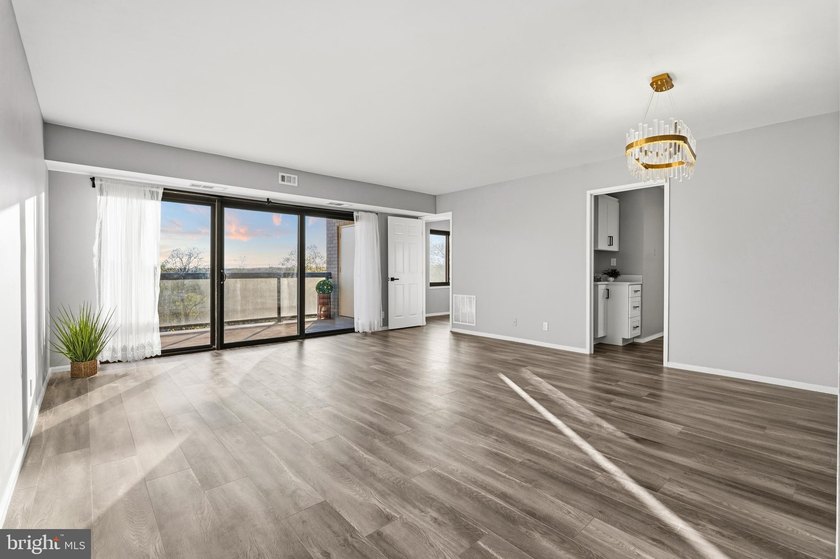 Huge Price Dropp!!! NEW PRICE: $364,888 Condo fee includes - photo 9