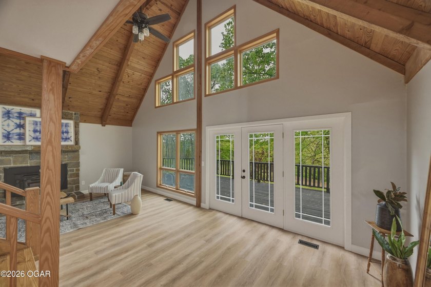 Welcome to your private retreat on 60+/- breathtaking - photo 10