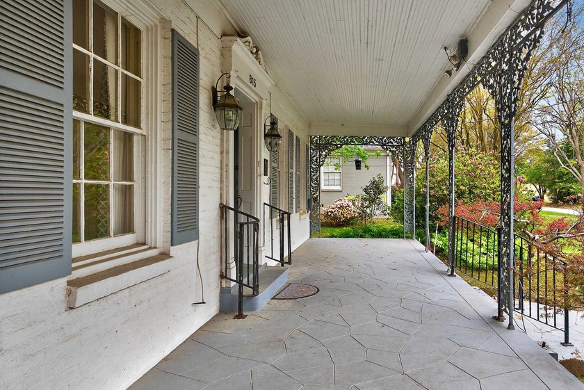 EXPERIENCE TRUE SOUTHERN CHARM IN THIS 1932 HOME IN HIGHLY - photo 4