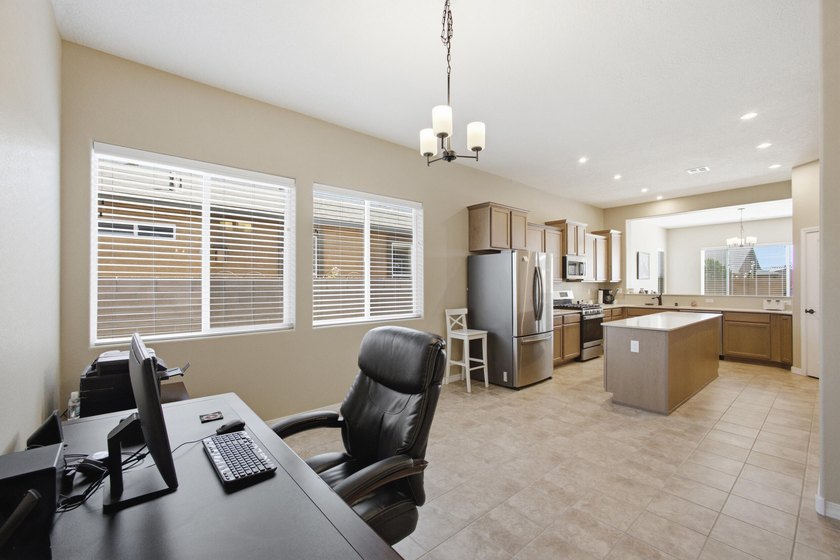 Beautifully maintained home in the highly desirable Jubilee - photo 16