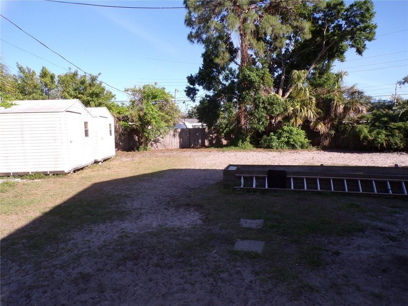 Amazing large family or multi-family opportunity on an oversized - photo 22