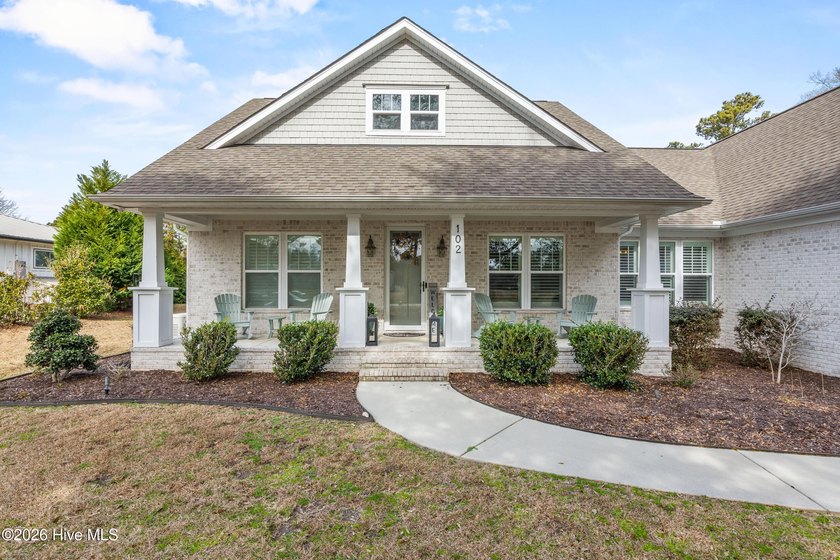 This is the custom home you have been searching for in the - photo 8