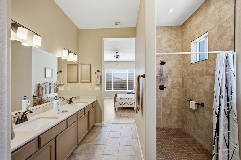 Beautifully maintained home in the highly desirable Jubilee - photo 31
