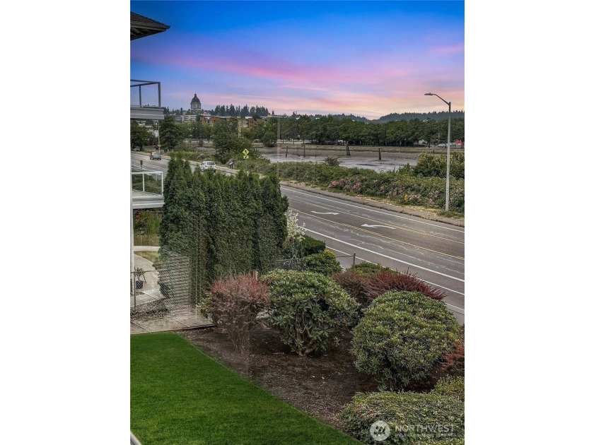 Rare East Bay Condo, Corner Unit with No Stairs &amp; over 1700 sq - photo 12