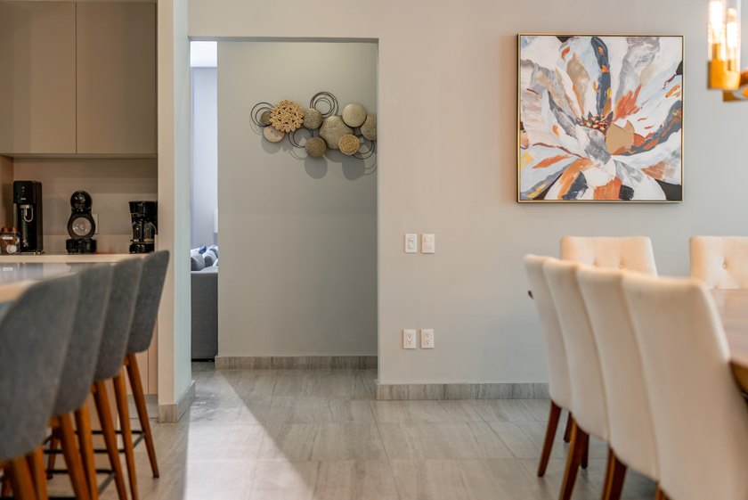 Luxury, privacy, generous living spaces, and an exceptional - photo 13