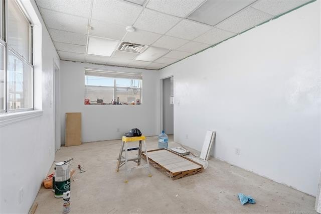 Remodeled commercial building, located on the way to downtown - photo 14