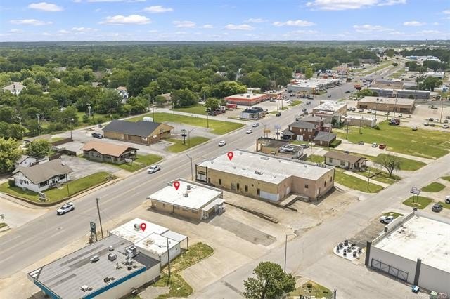 Remodeled commercial building, located on the way to downtown - photo 18