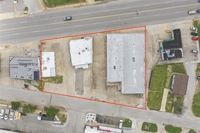 Remodeled commercial building, located on the way to downtown - photo 19