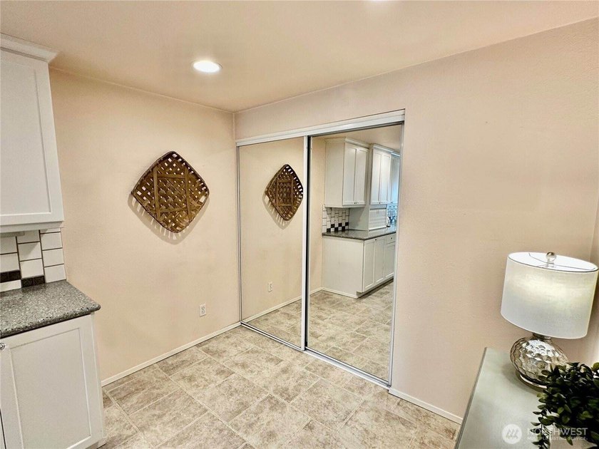Rare East Bay Condo, Corner Unit with No Stairs &amp; over 1700 sq - photo 20