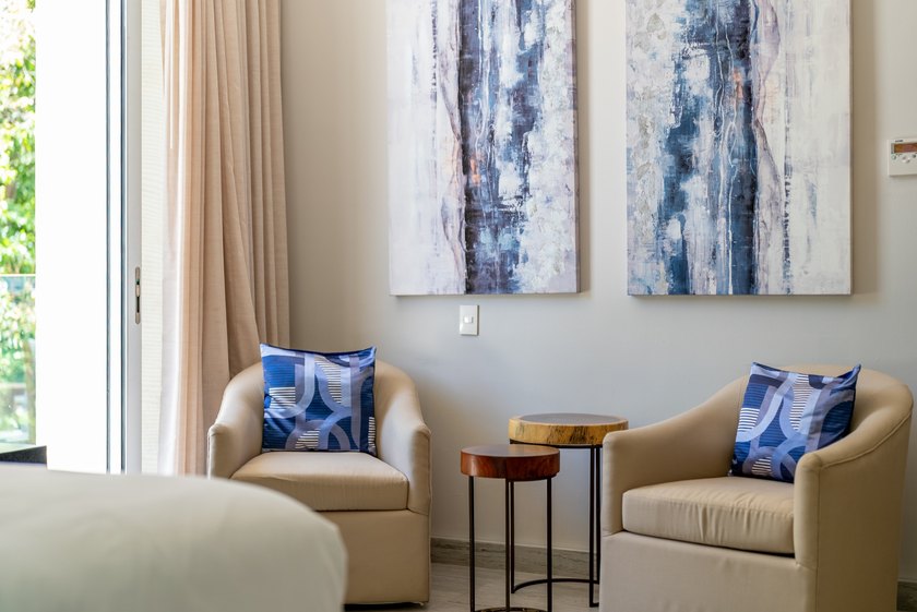 Luxury, privacy, generous living spaces, and an exceptional - photo 24