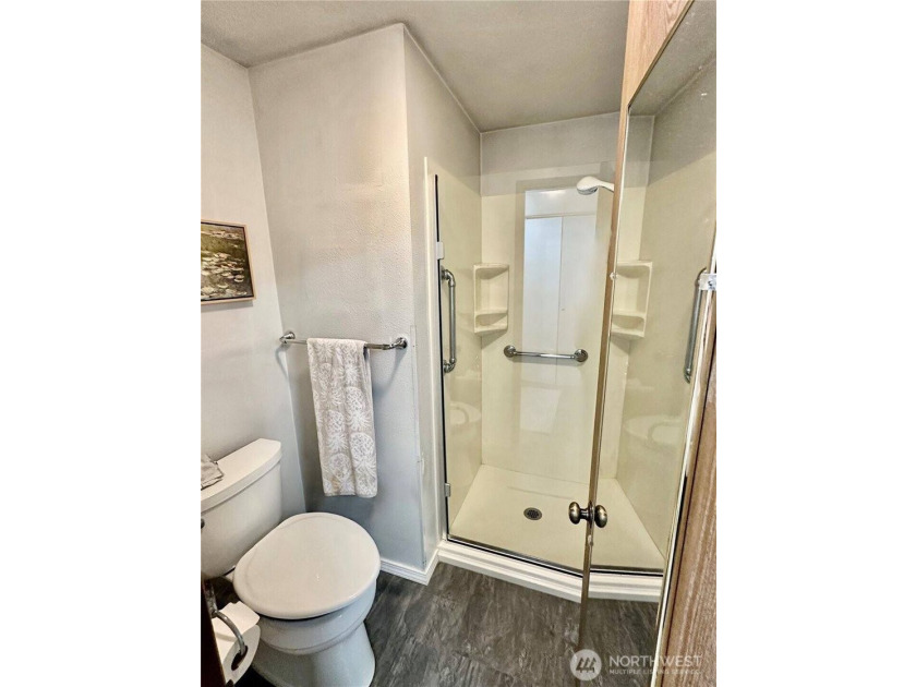 Rare East Bay Condo, Corner Unit with No Stairs &amp; over 1700 sq - photo 26