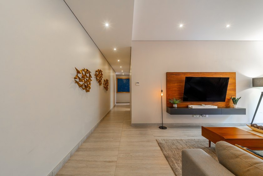 Luxury, privacy, generous living spaces, and an exceptional - photo 30
