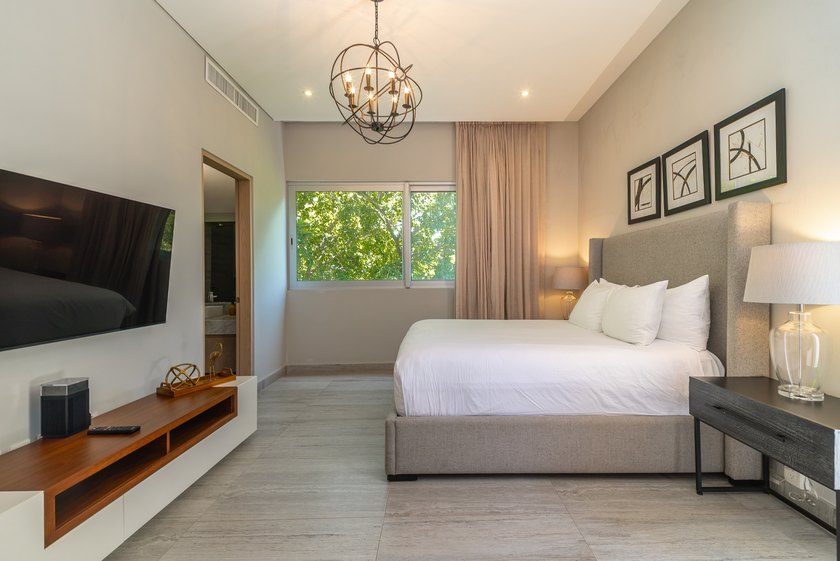 Luxury, privacy, generous living spaces, and an exceptional - photo 32