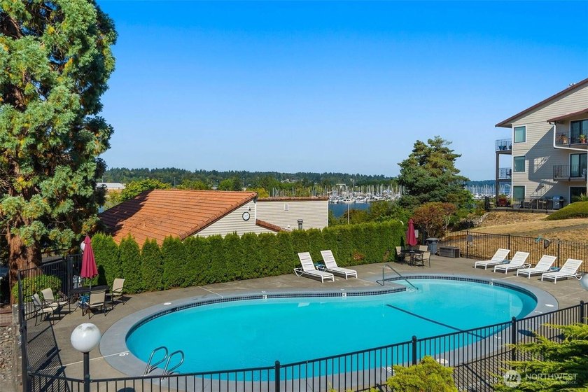 Rare East Bay Condo, Corner Unit with No Stairs &amp; over 1700 sq - photo 34
