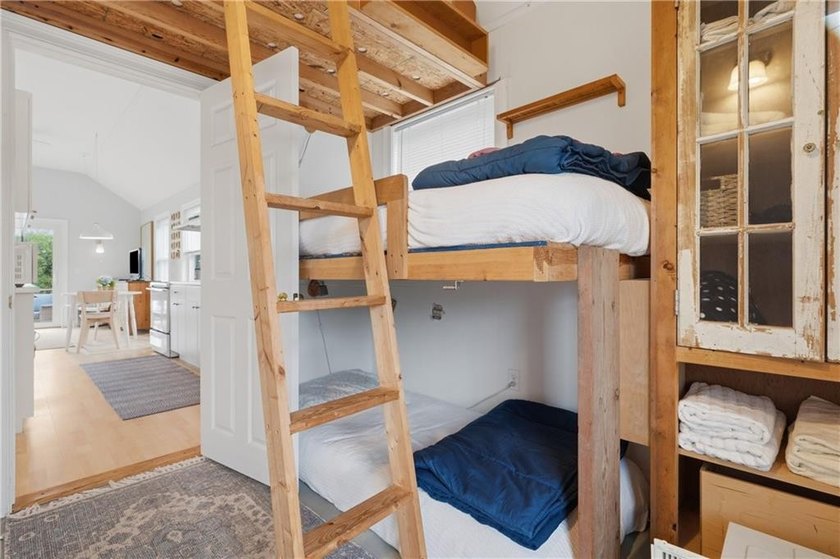 Plain and Simple...this is THE PERFECT COTTAGE in an IDEAL BEACH - photo 18
