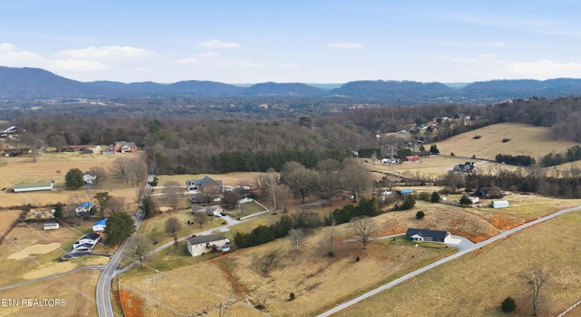 PRICED BELOW APPRAISAL!!! A RARE FIND!!! AN ALMOST NEW RANCHER - photo 26