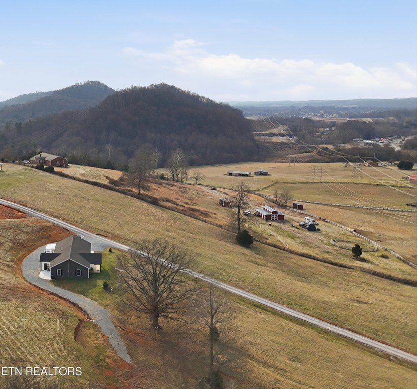 PRICED BELOW APPRAISAL!!! A RARE FIND!!! AN ALMOST NEW RANCHER - photo 28