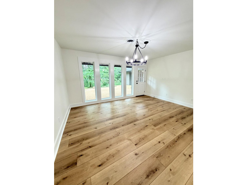 Welcome to this beautiful, completely renovated from top to - photo 2
