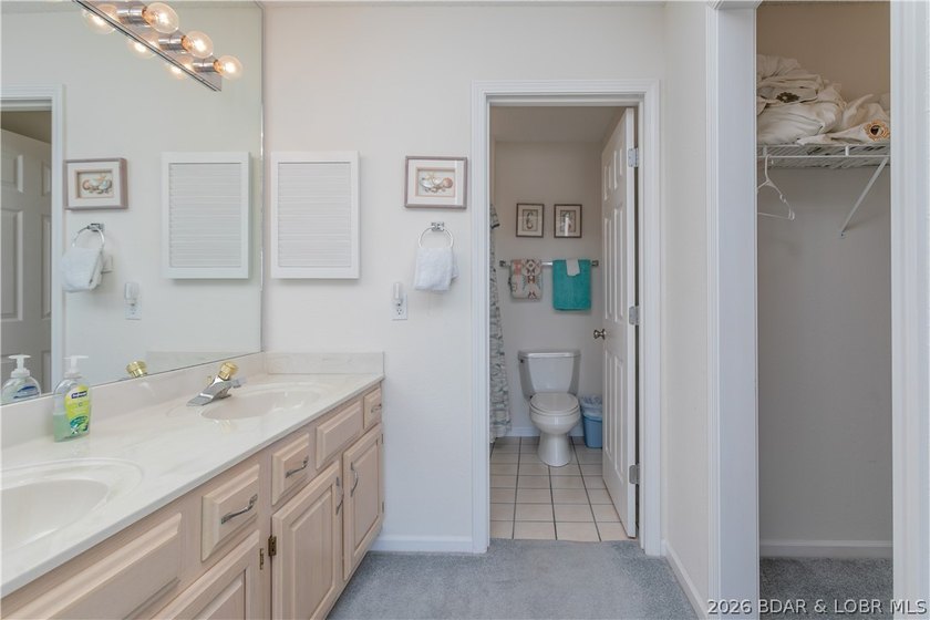 Experience lake life at its finest in this spacious 3-bedroom, 3 - photo 22