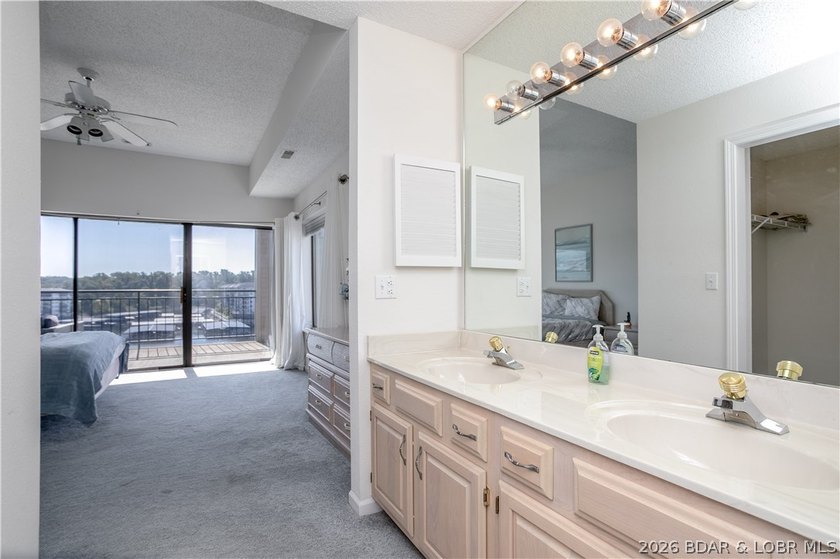 Experience lake life at its finest in this spacious 3-bedroom, 3 - photo 25